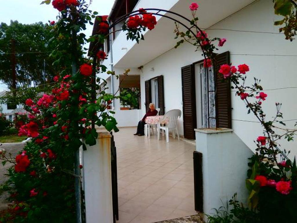 Eftichia Apartment Roda  Ngoại thất bức ảnh